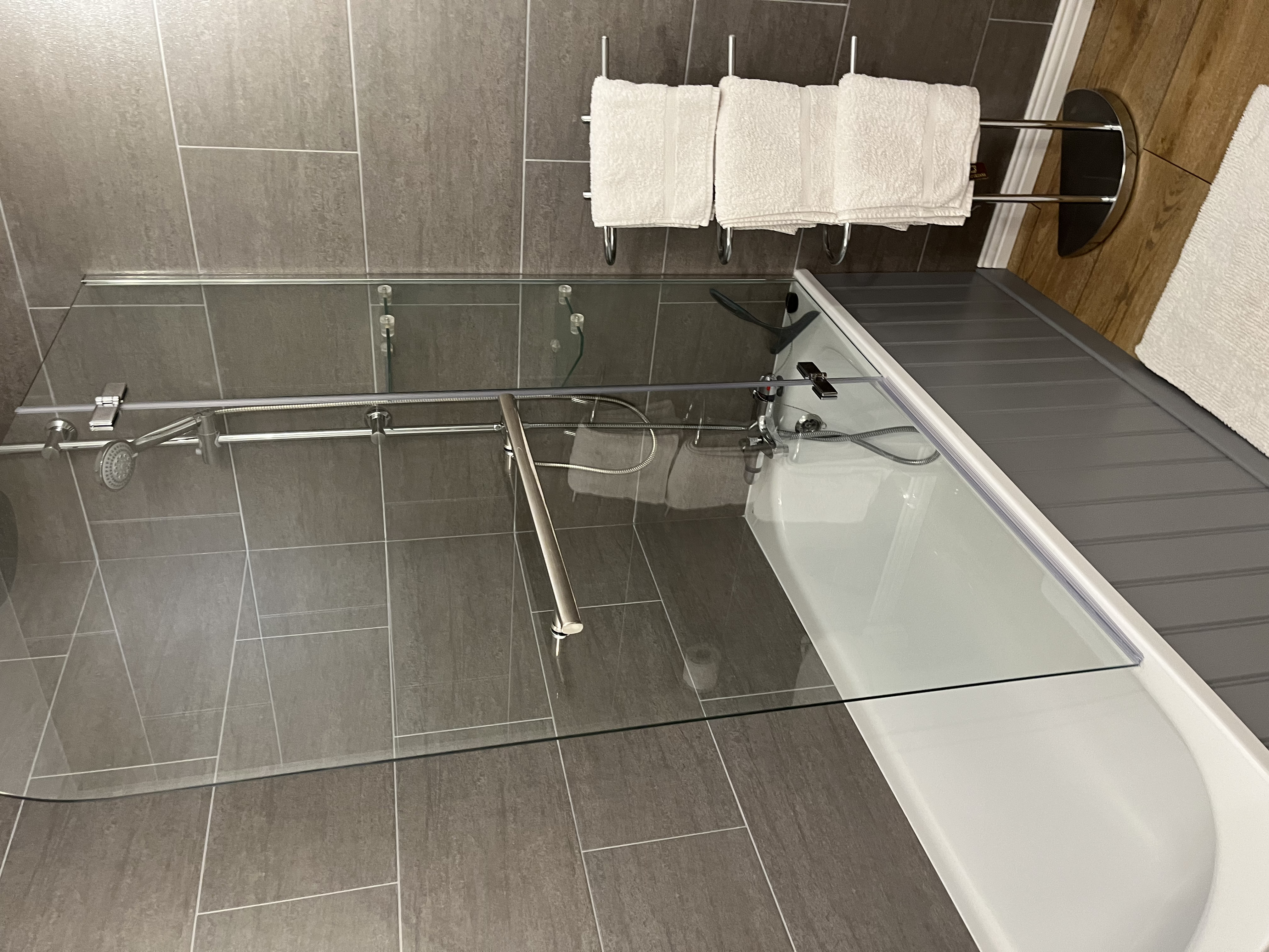 family bathroom (1)