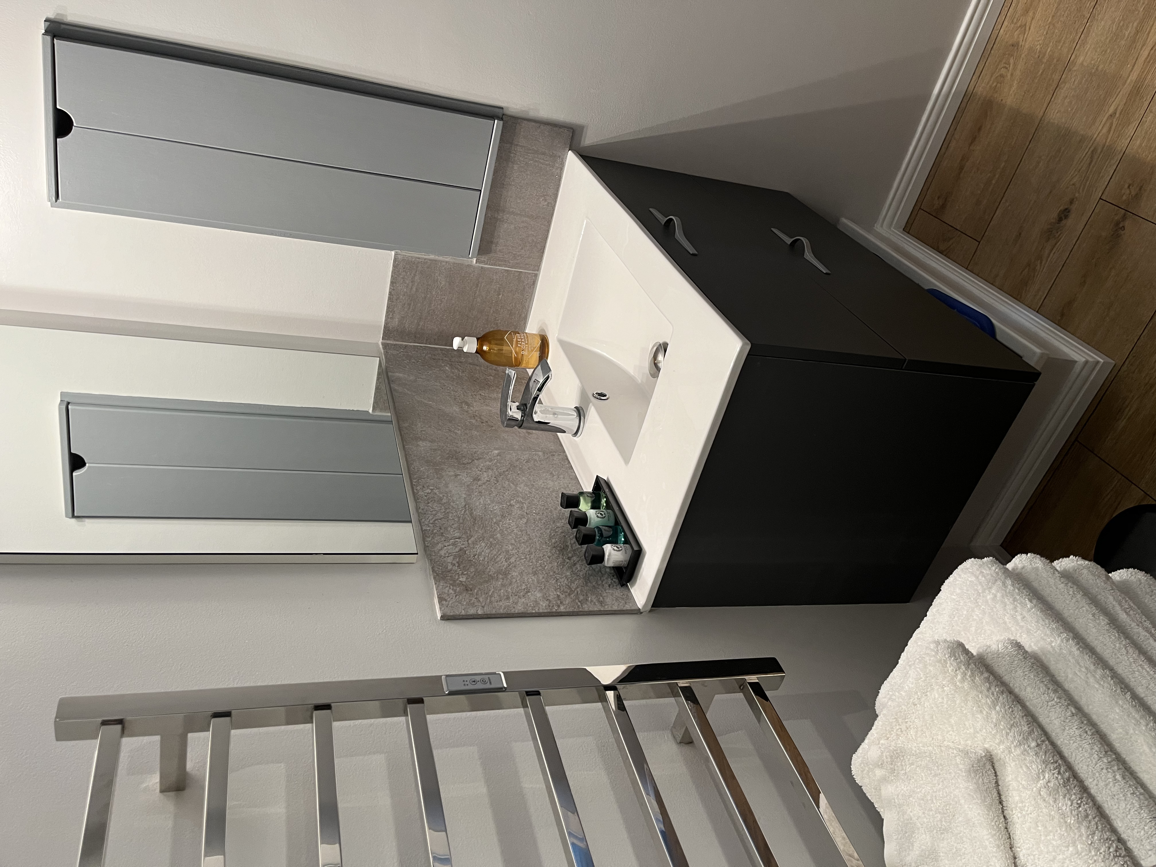 family bathroom (2)